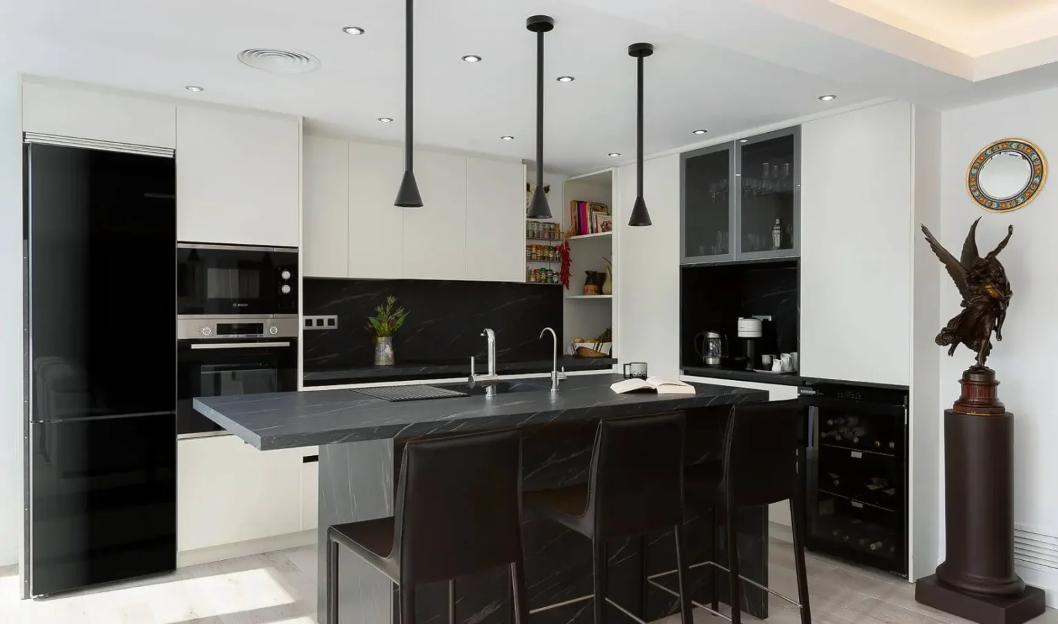 Cocina reformada por Selarom en Barcelona