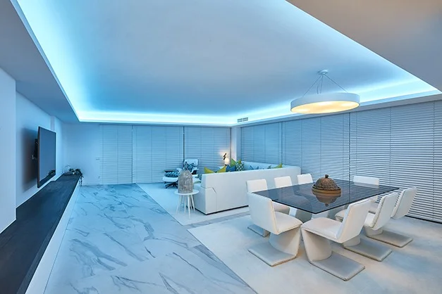 /wp-content/themes/selarom-ftm/assets/images/services/interiorismo/interiorismo-iluminacion-azul-suave.png