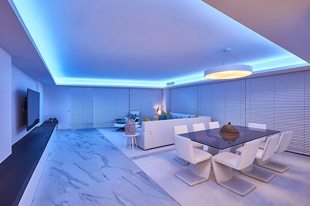/wp-content/themes/selarom-ftm/assets/images/services/interiorismo/interiorismo-iluminacion-azul.png