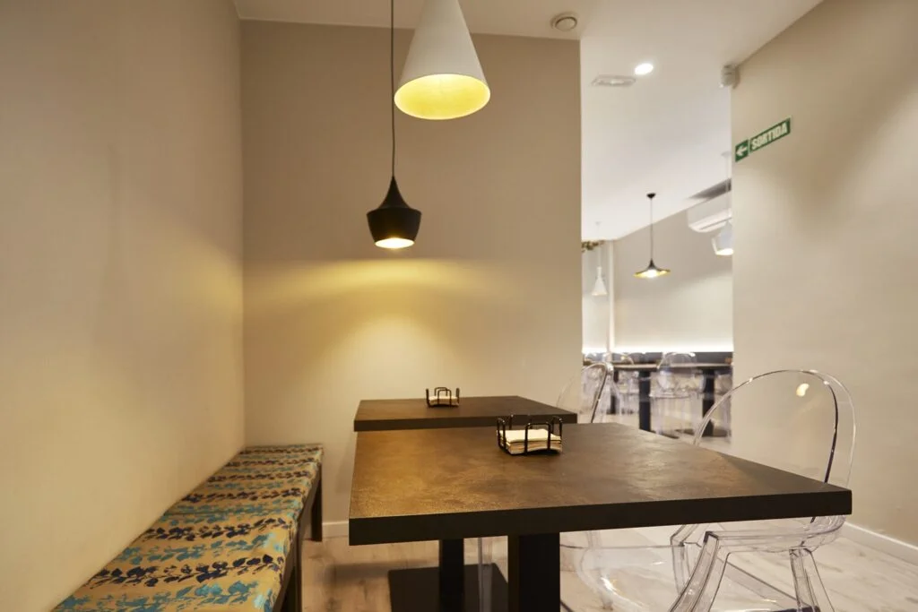 /wp-content/themes/selarom-ftm/assets/images/services/locales/locales-comedor-1.png